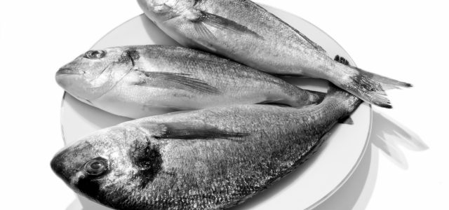 Аллергия на рыбу: может ли быть, симптомы и лечение